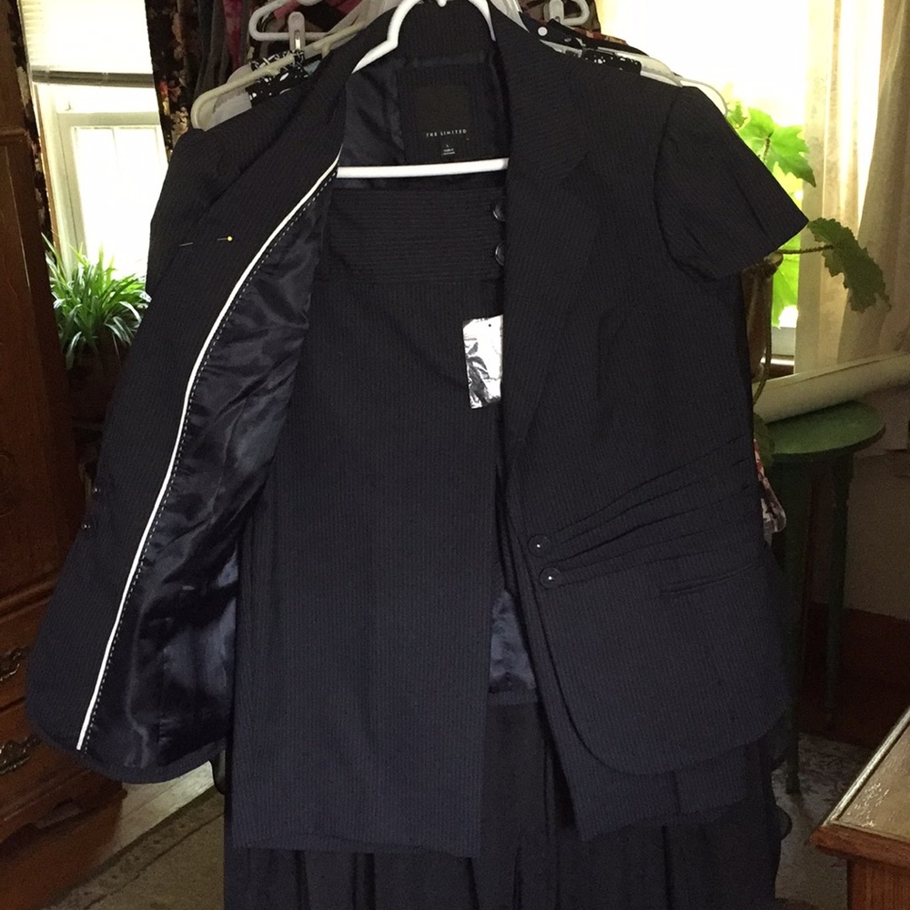 The Limited summer shorts suit